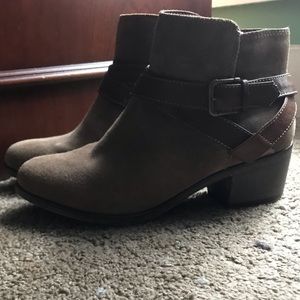 White mountain ankle boots